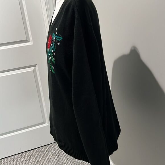 CHRISTMAS sweater with embroidered poinsettias.  Plus size XXL (20) - Picture 2 of 10